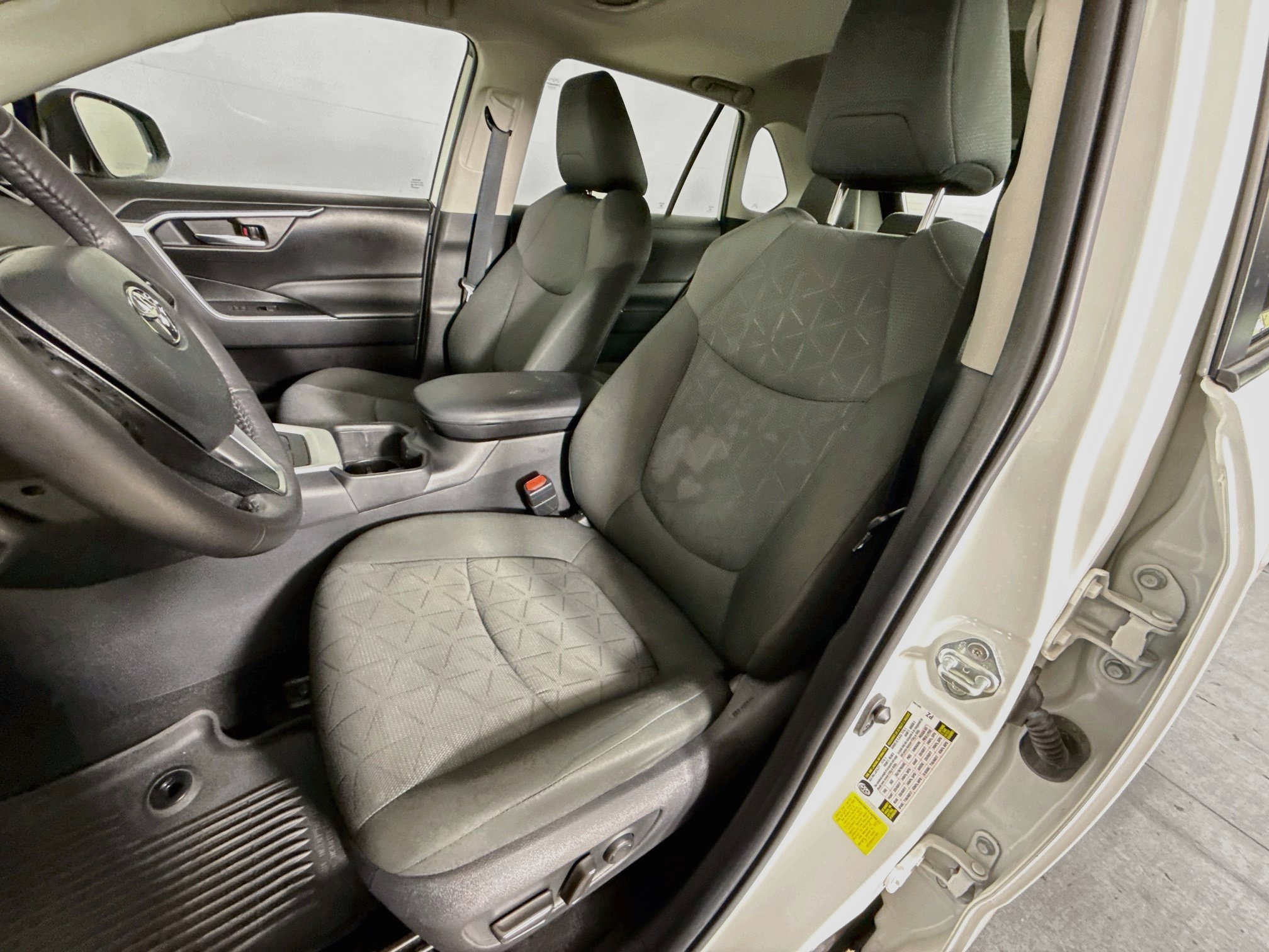 Used 2022 Toyota RAV4 XLE w/ Convenience Package FWD image 25