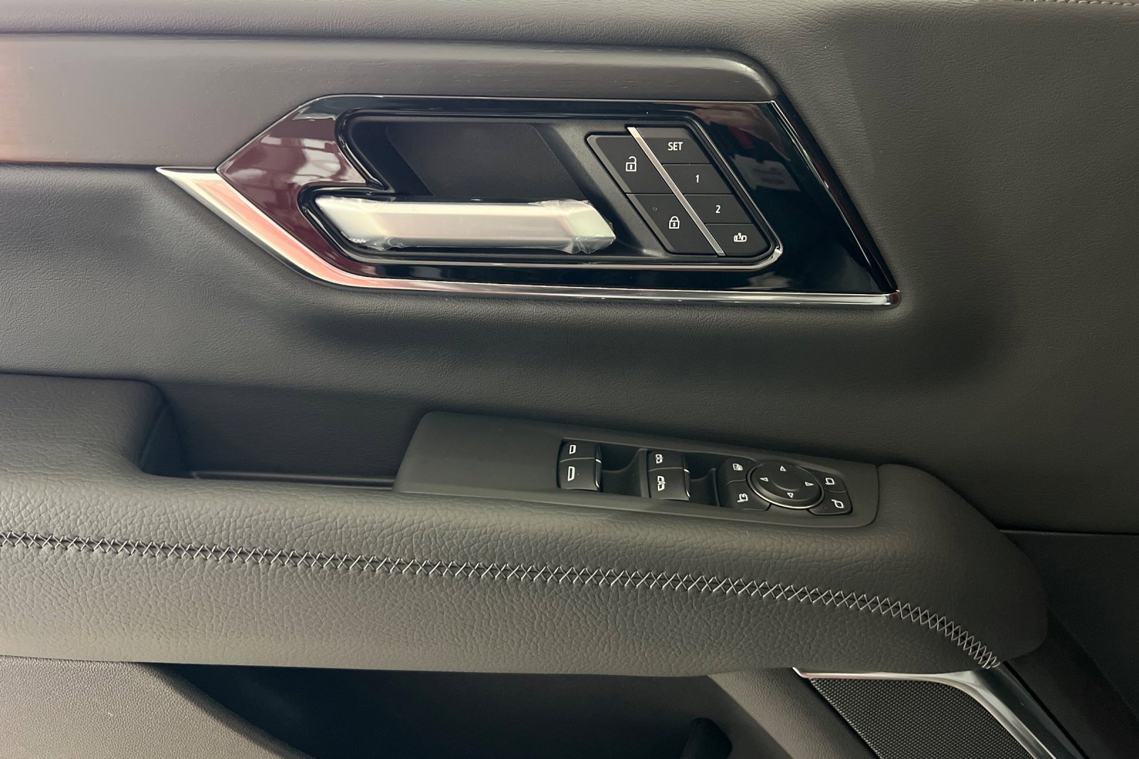 New 2026 GMC Yukon Denali w/ Sun & Power Step Package image 9