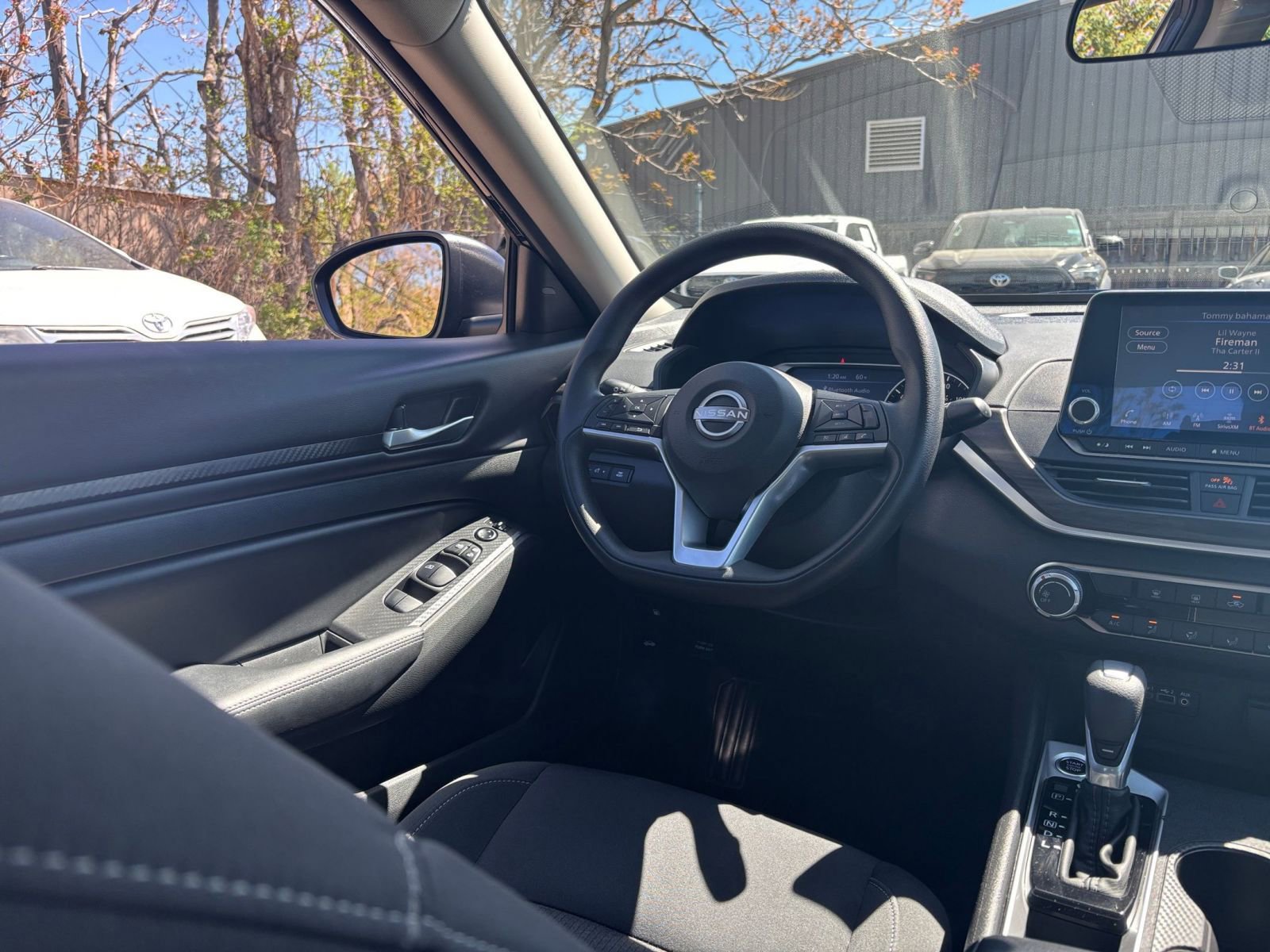 Used 2025 Nissan Altima 2.5 SV image 32