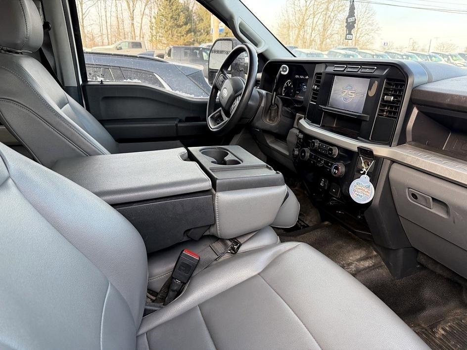 Used 2023 Ford F250 XL image 3