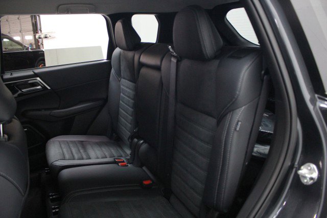 New 2026 Mitsubishi Outlander SE image 25