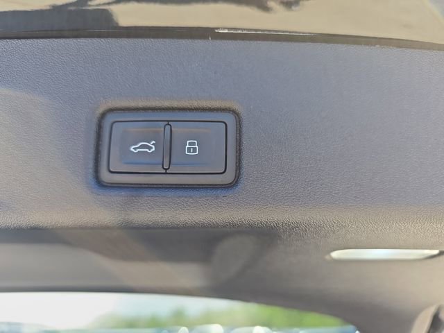 Used 2025 Audi Q5 Premium w/ Convenience Package AWD/4WD image 16