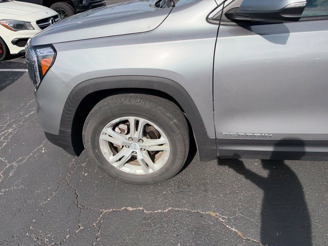Used 2023 GMC Terrain SLE w/ Driver Convenience Package FWD image 16