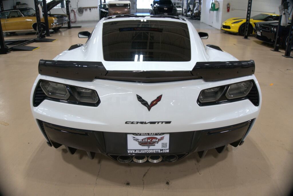 Used 2015 Chevrolet Corvette Z06 w/ 3LZ Preferred Equipment Group image 4