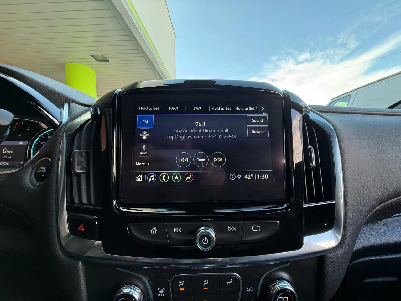 Used 2023 Chevrolet Traverse RS image 23