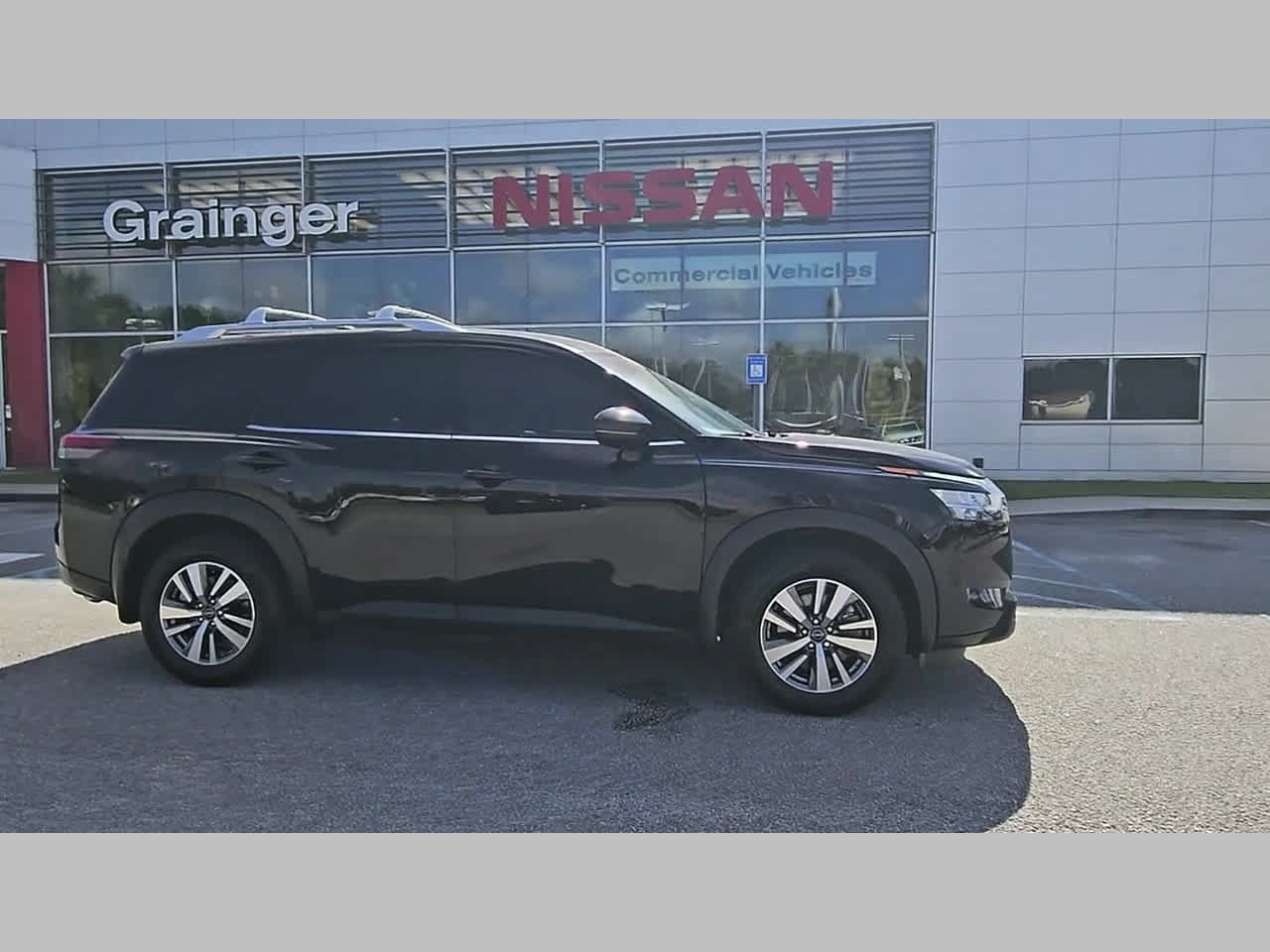 Used 2023 Nissan Pathfinder SL AWD/4WD image 38