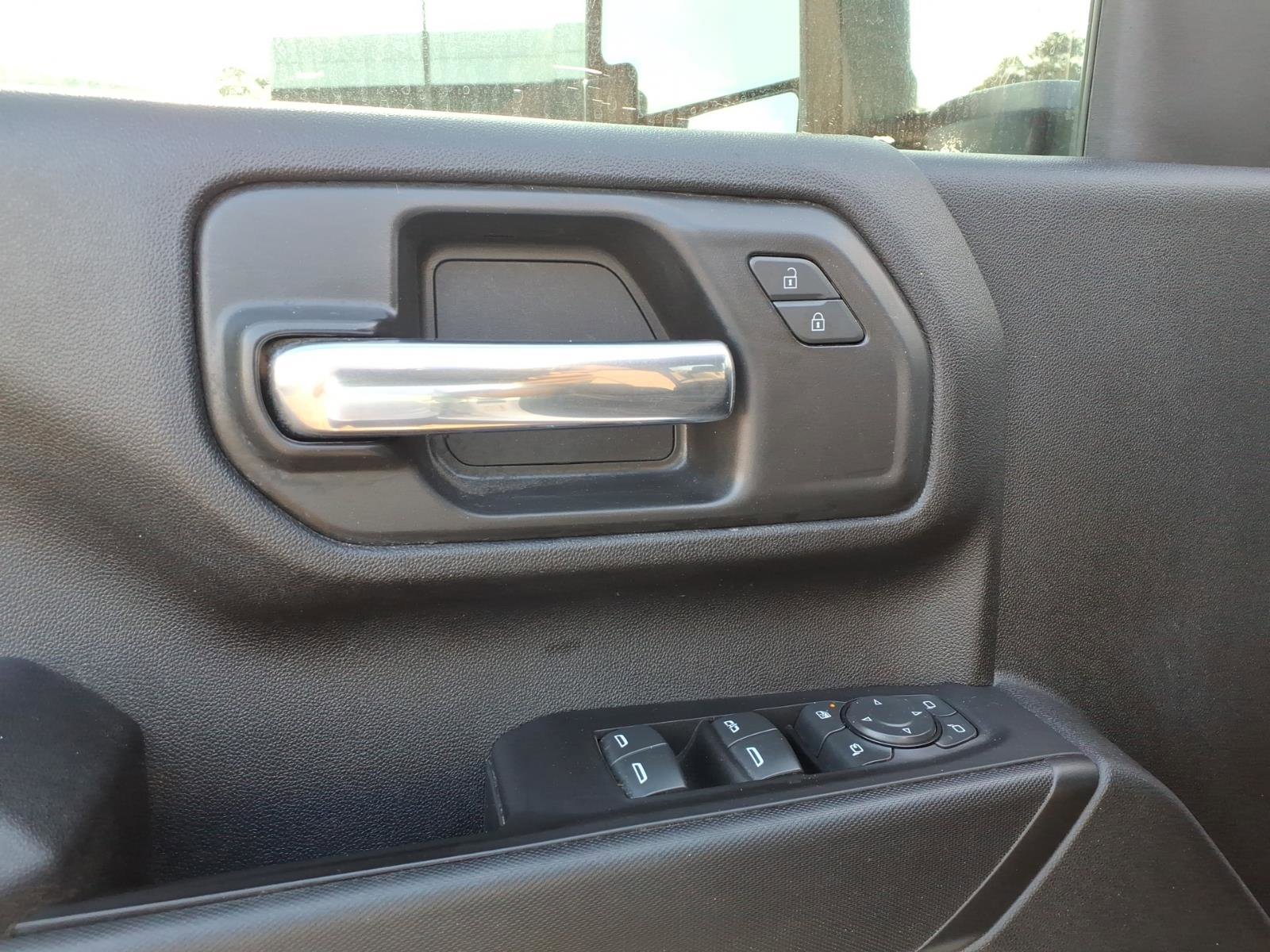 Used 2022 Chevrolet Silverado 2500 Custom w/ Custom Value Package AWD/4WD image 8