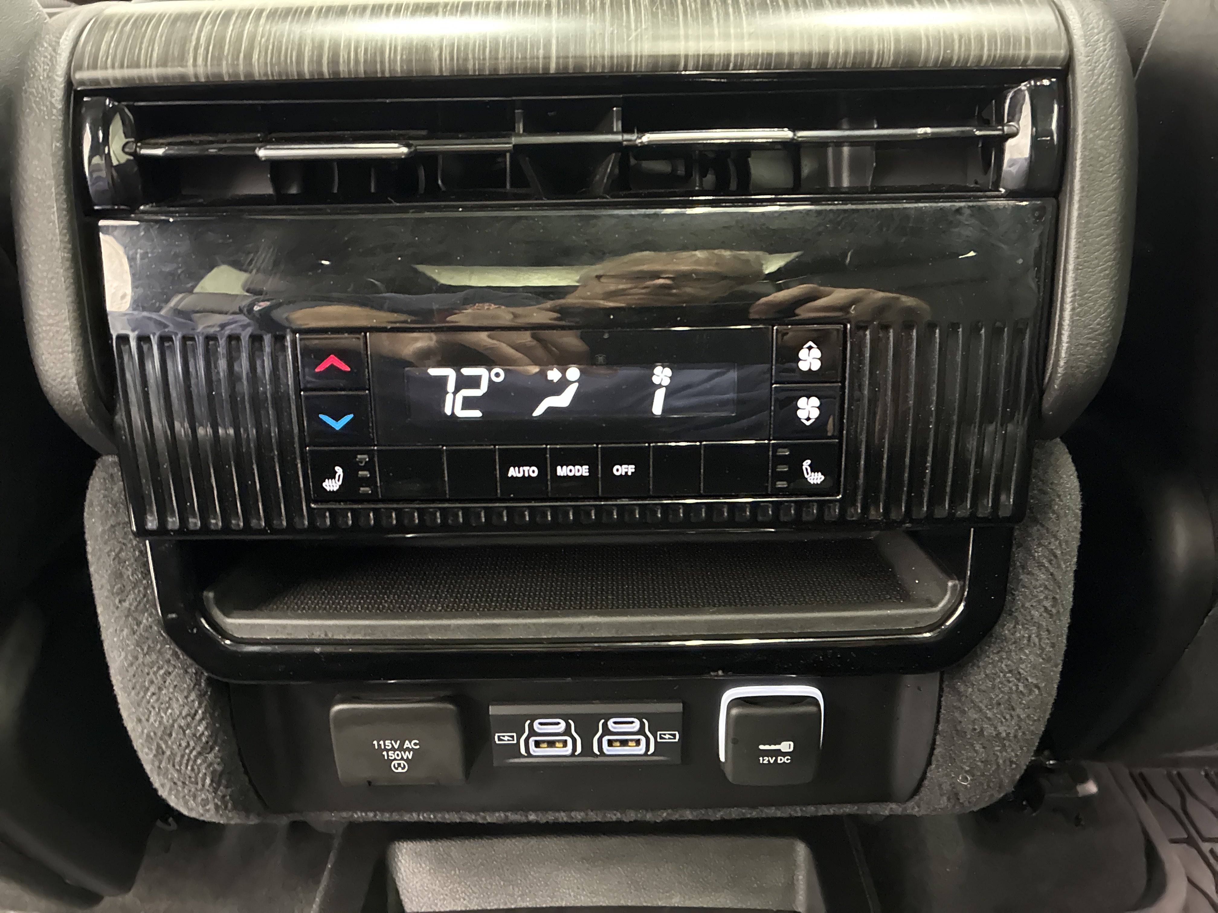 Certified 2024 Jeep Wagoneer L Series III w/ Premium Group I AWD/4WD image 13
