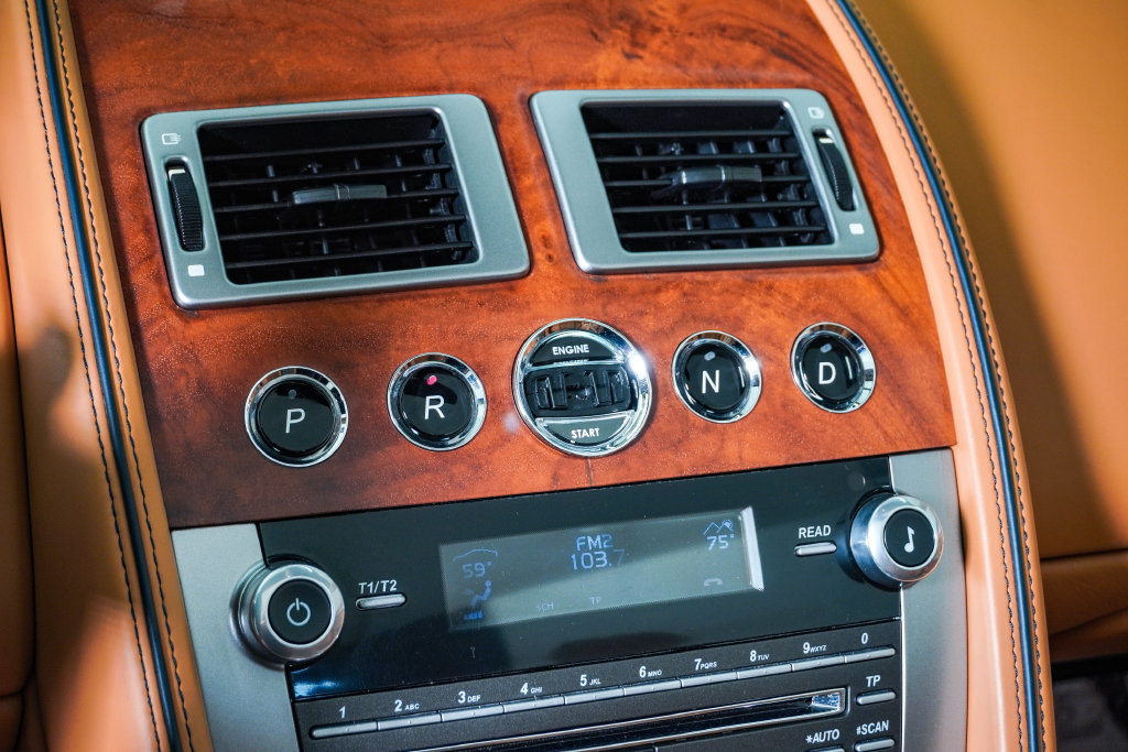 Used 2014 Aston Martin DB9 Volante RWD image 33