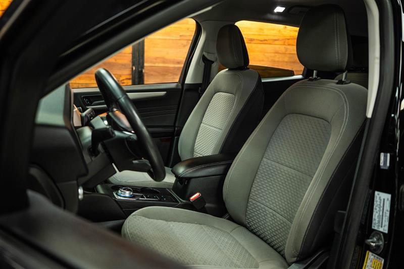 Used 2022 Ford Escape SE w/ Cold Weather Package image 9