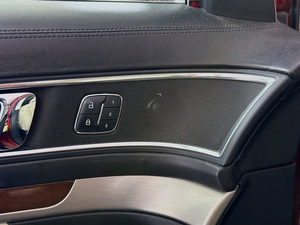 Used 2018 Ford Explorer Platinum image 23