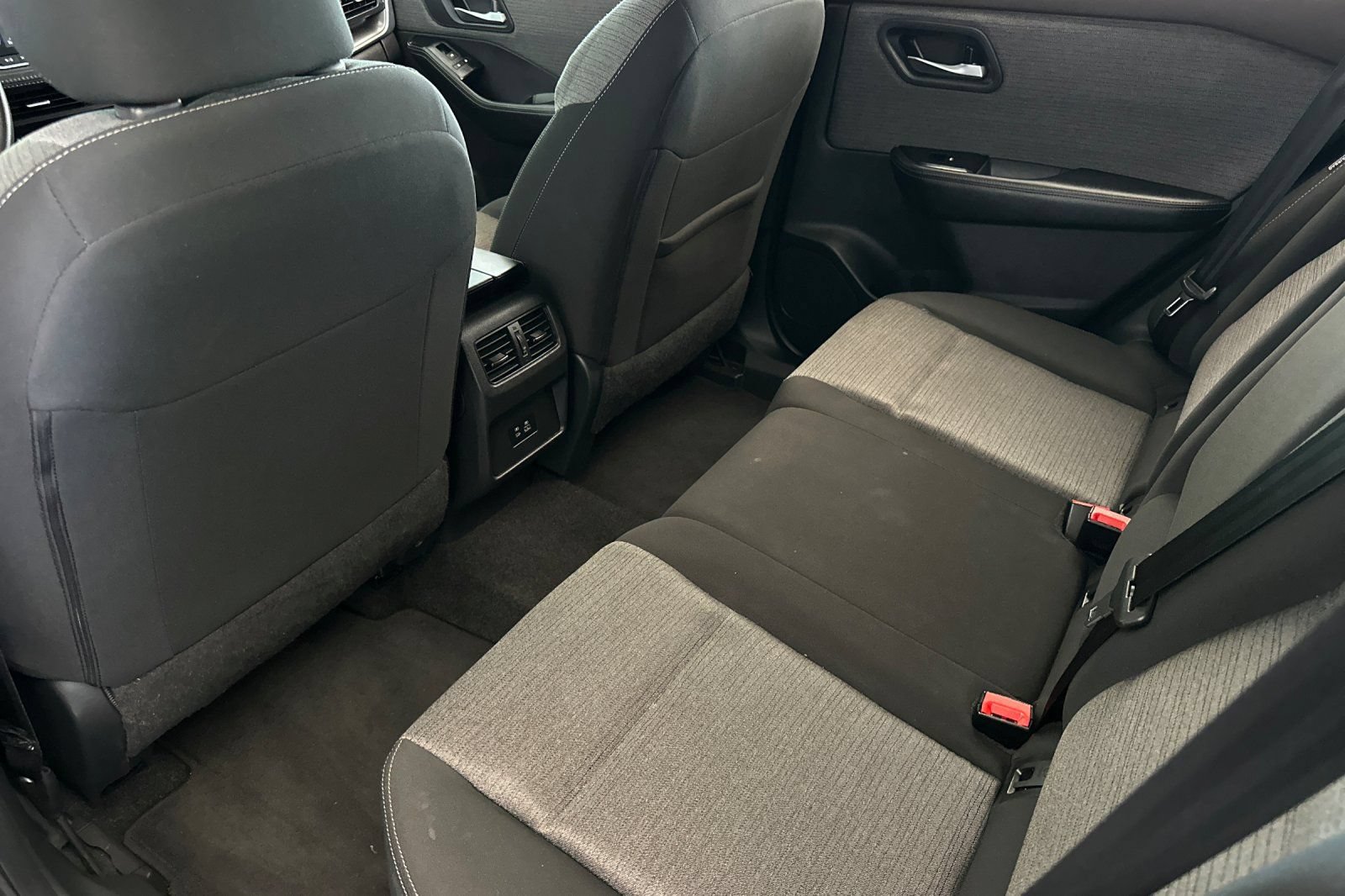 Used 2023 Nissan Rogue SV FWD image 14