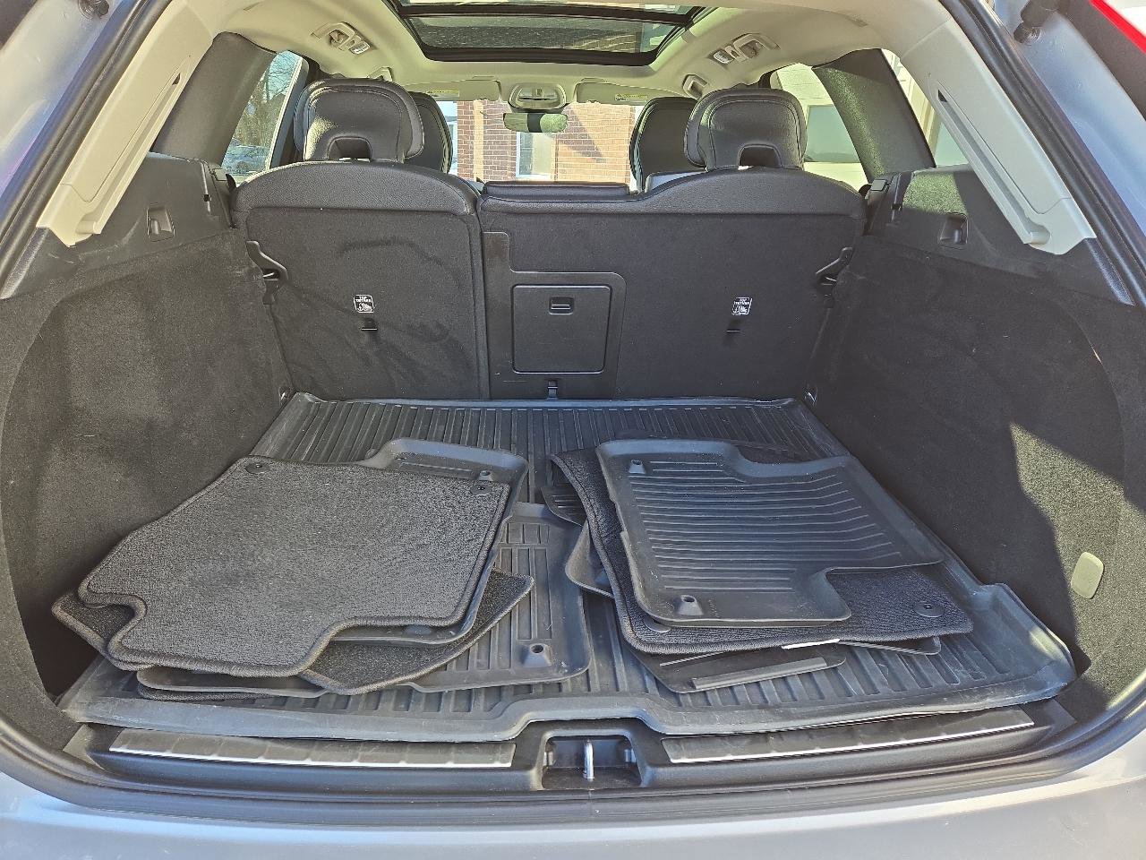 Used 2022 Volvo XC60 B5 Momentum image 8