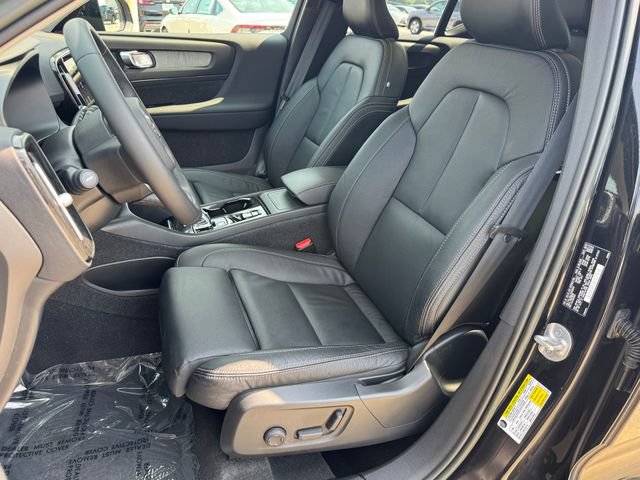 Used 2023 Volvo XC40 B5 Plus AWD/4WD image 16
