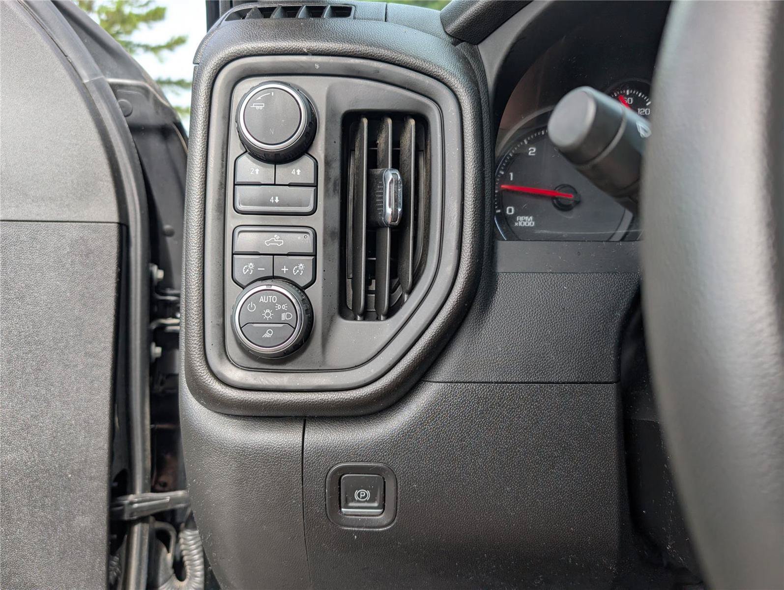 Used 2023 Chevrolet Silverado 2500 Custom w/ Custom Value Package AWD/4WD image 27