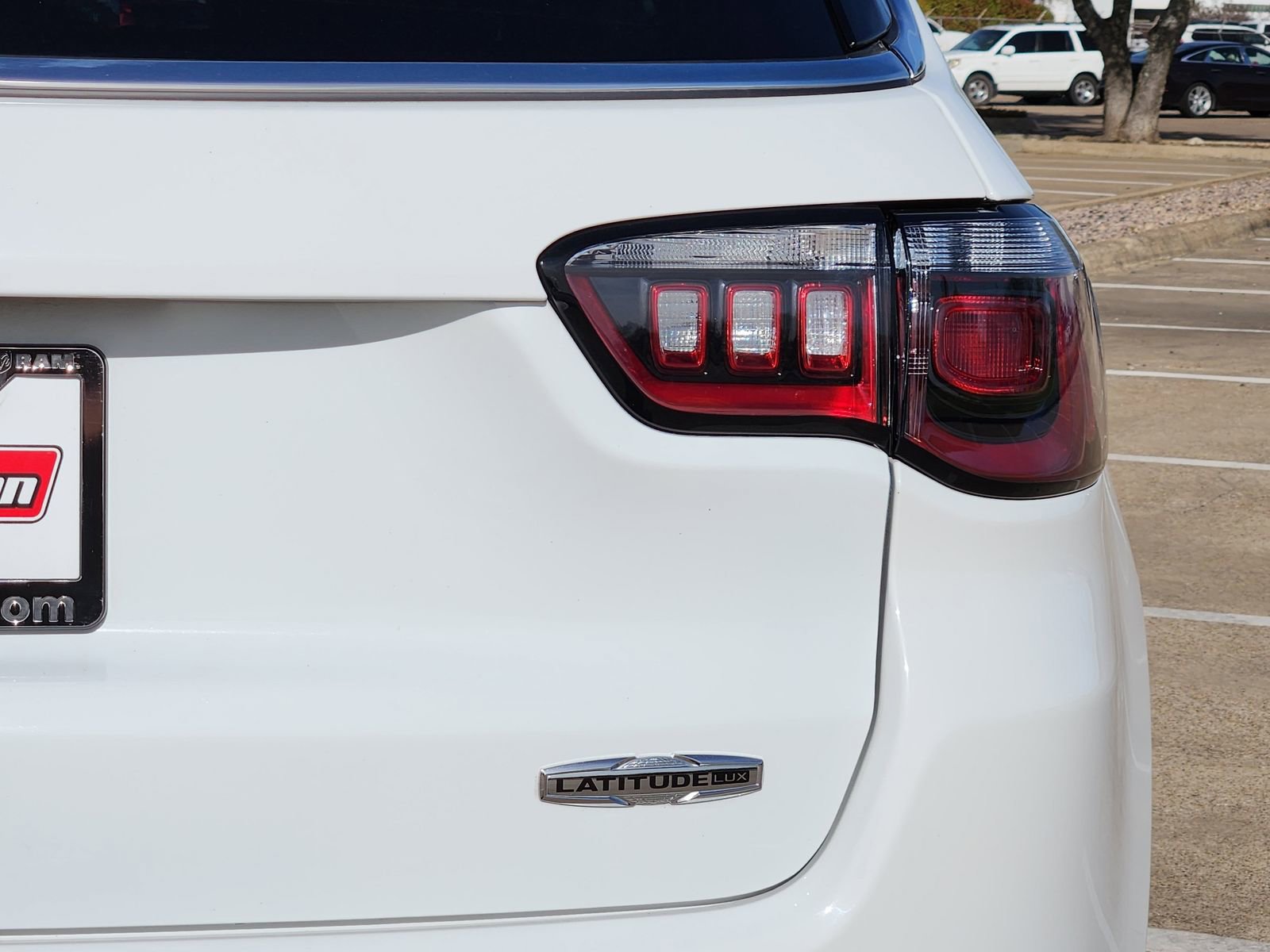 Used 2024 Jeep Compass Latitude w/ Sun and Sound Group image 16