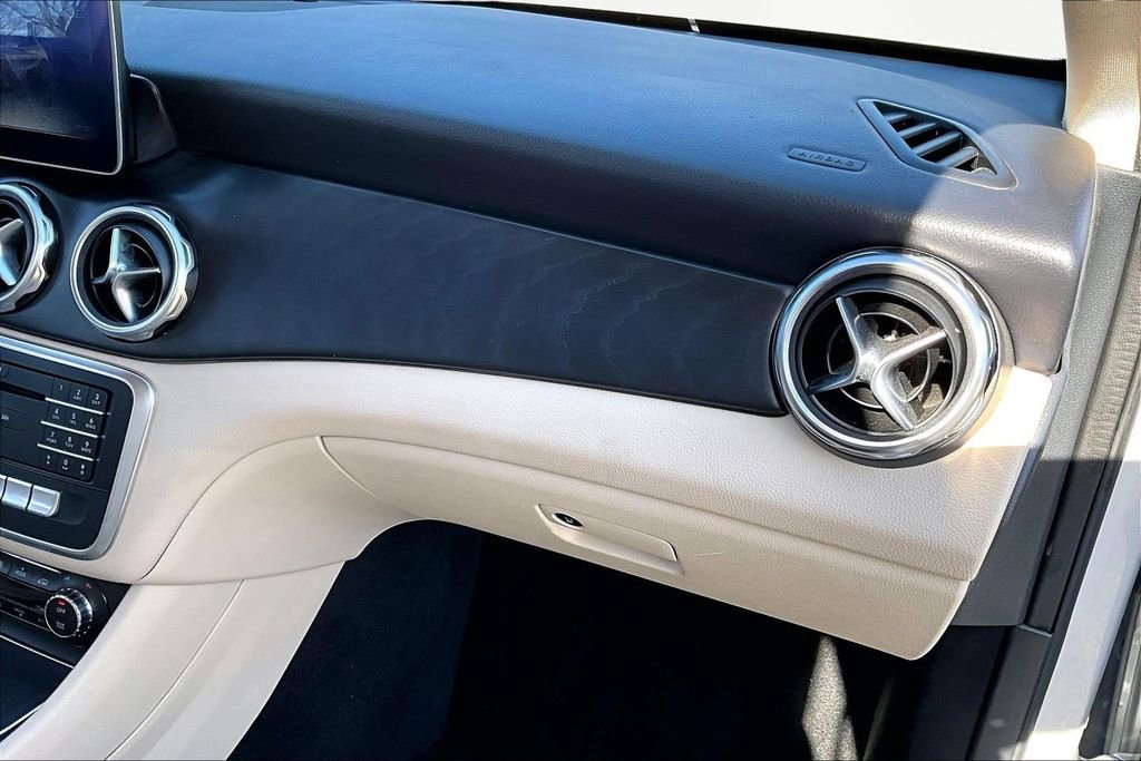 Used 2019 Mercedes-Benz GLA 250 w/ Convenience Package image 18