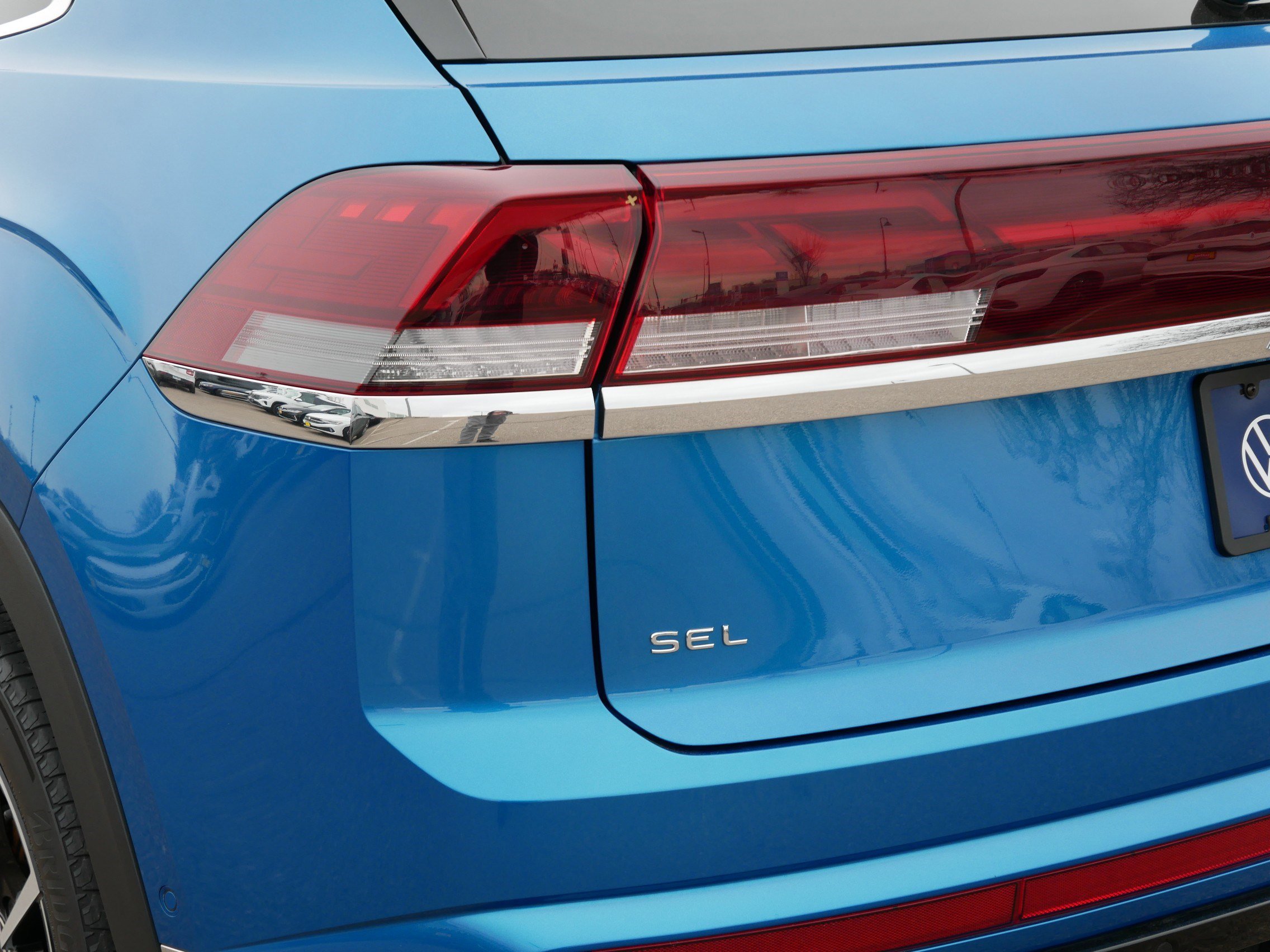 Certified 2024 Volkswagen Atlas Cross Sport SEL Premium R-Line image 17