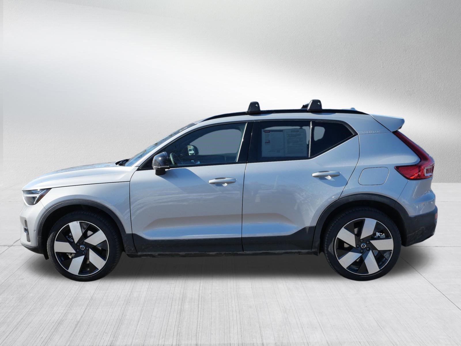 Used 2023 Volvo XC40 Recharge Ultimate image 4