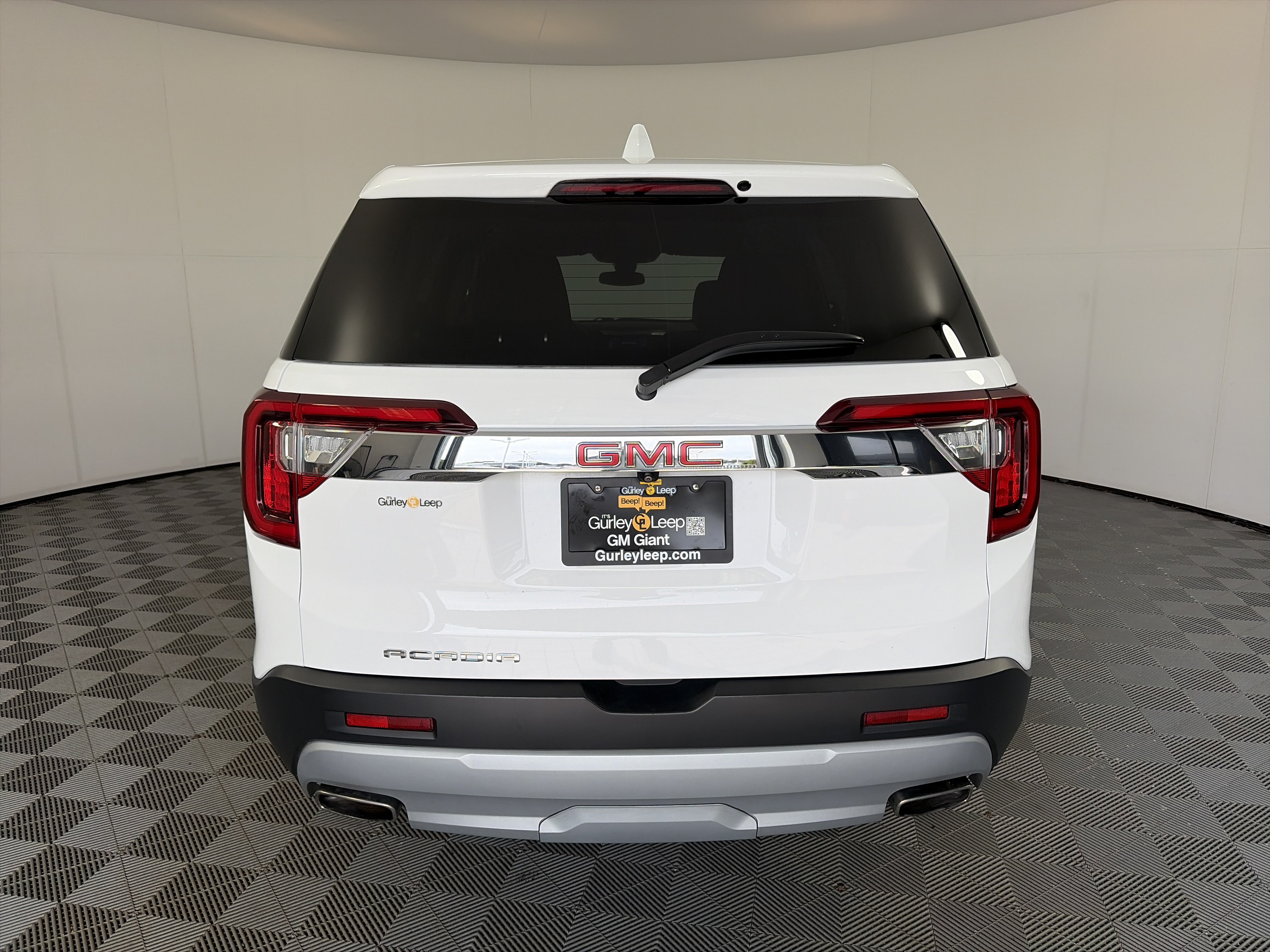 Used 2023 GMC Acadia SLE FWD image 6