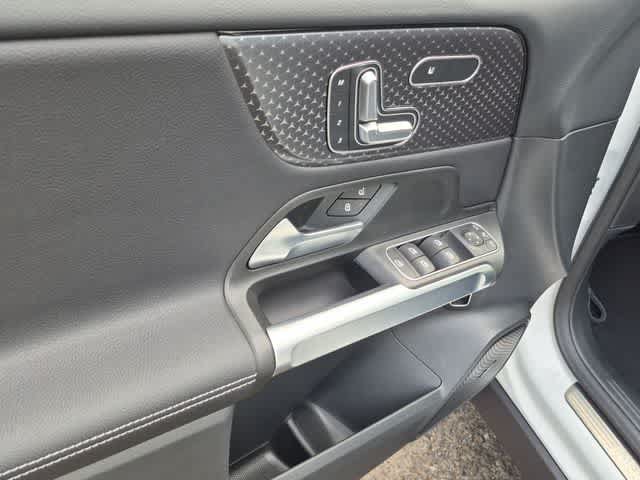 New 2026 Mercedes-Benz GLB 250 4MATIC image 17