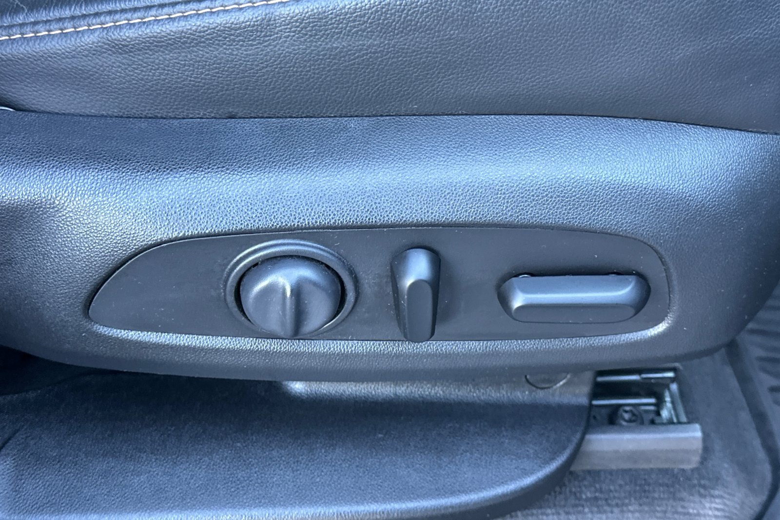 Used 2020 Chevrolet Traverse RS image 24