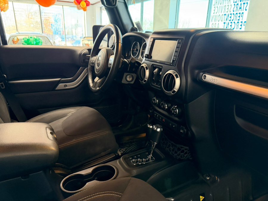 Used 2013 Jeep Wrangler Unlimited Rubicon w/ Connectivity Group image 32