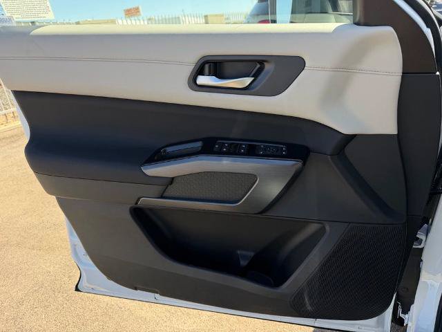 New 2026 Nissan Pathfinder SL FWD image 18