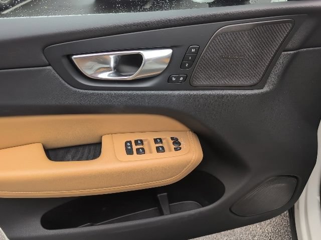 Used 2023 Volvo XC60 T8 Ultimate AWD/4WD image 18
