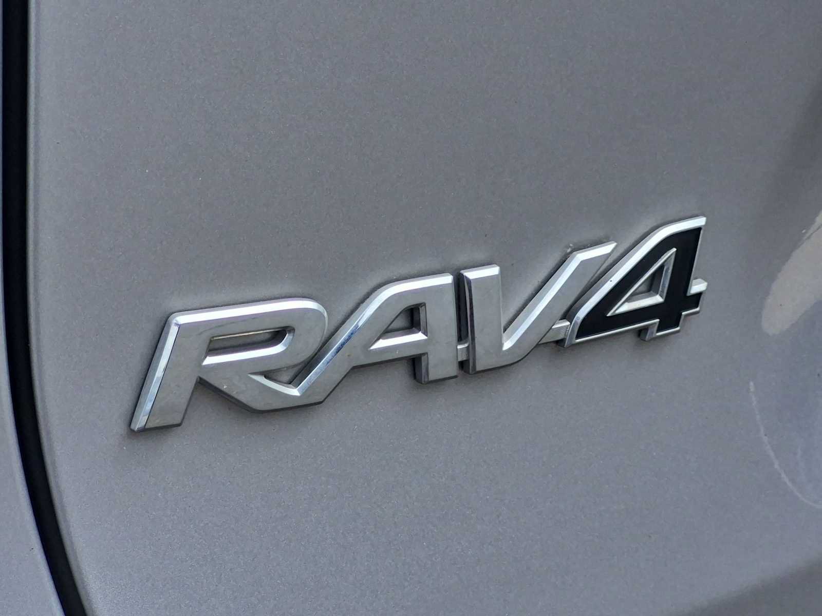 Used 2021 Toyota RAV4 XLE w/ Convenience Package AWD/4WD image 13