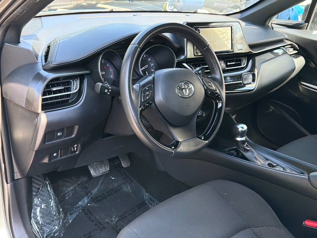 Used 2018 Toyota C-HR XLE FWD image 19