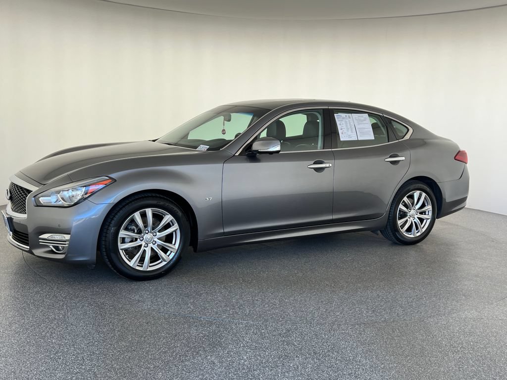 Used 2017 INFINITI Q70 3.7 RWD image 9