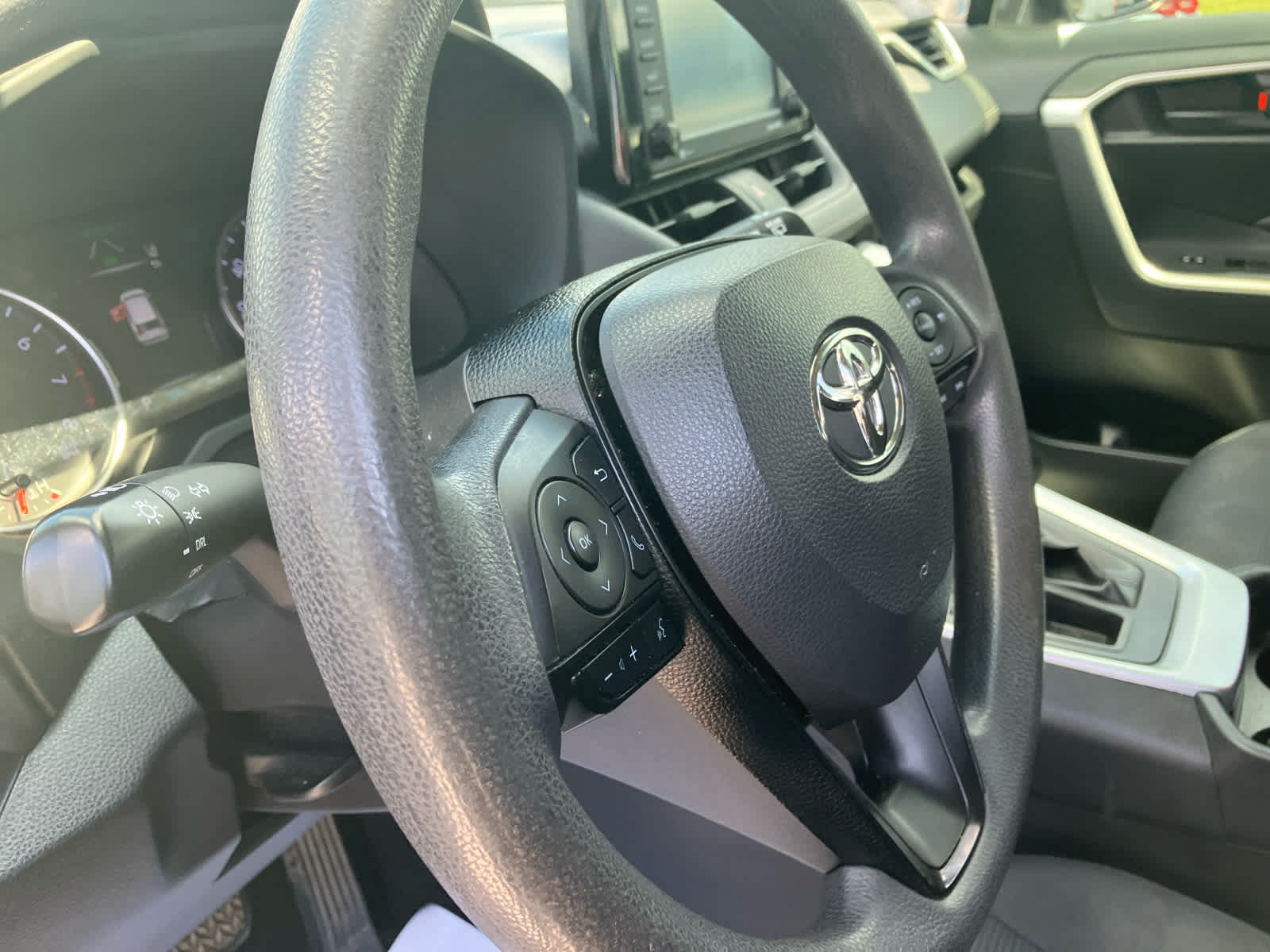 Used 2020 Toyota RAV4 LE w/ All Weather Liner Package AWD/4WD image 9