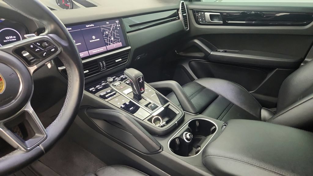 Used 2022 Porsche Cayenne Platinum Edition AWD/4WD image 32