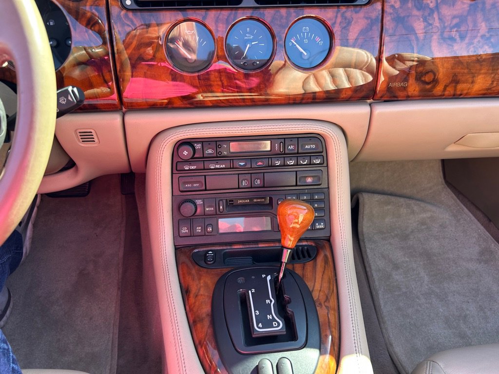 Used 1998 Jaguar XK8 Convertible image 35