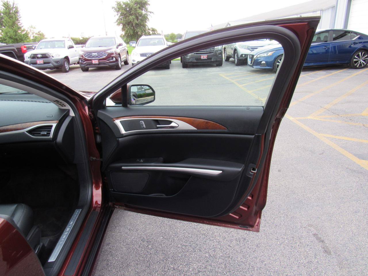 Used 2016 Lincoln MKZ AWD image 31