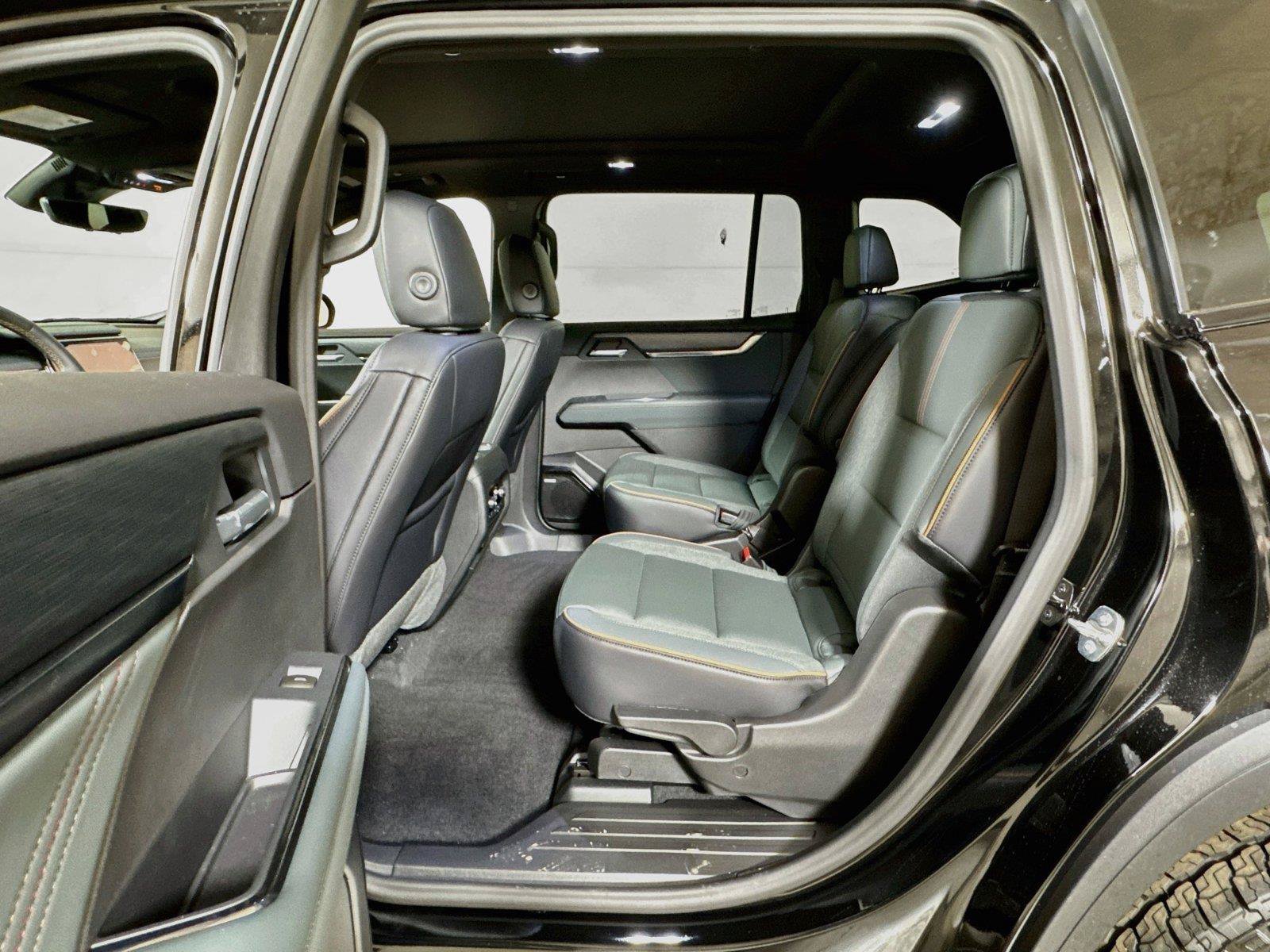 New 2026 GMC Acadia AT4 w/ Luxury Package AWD/4WD image 13