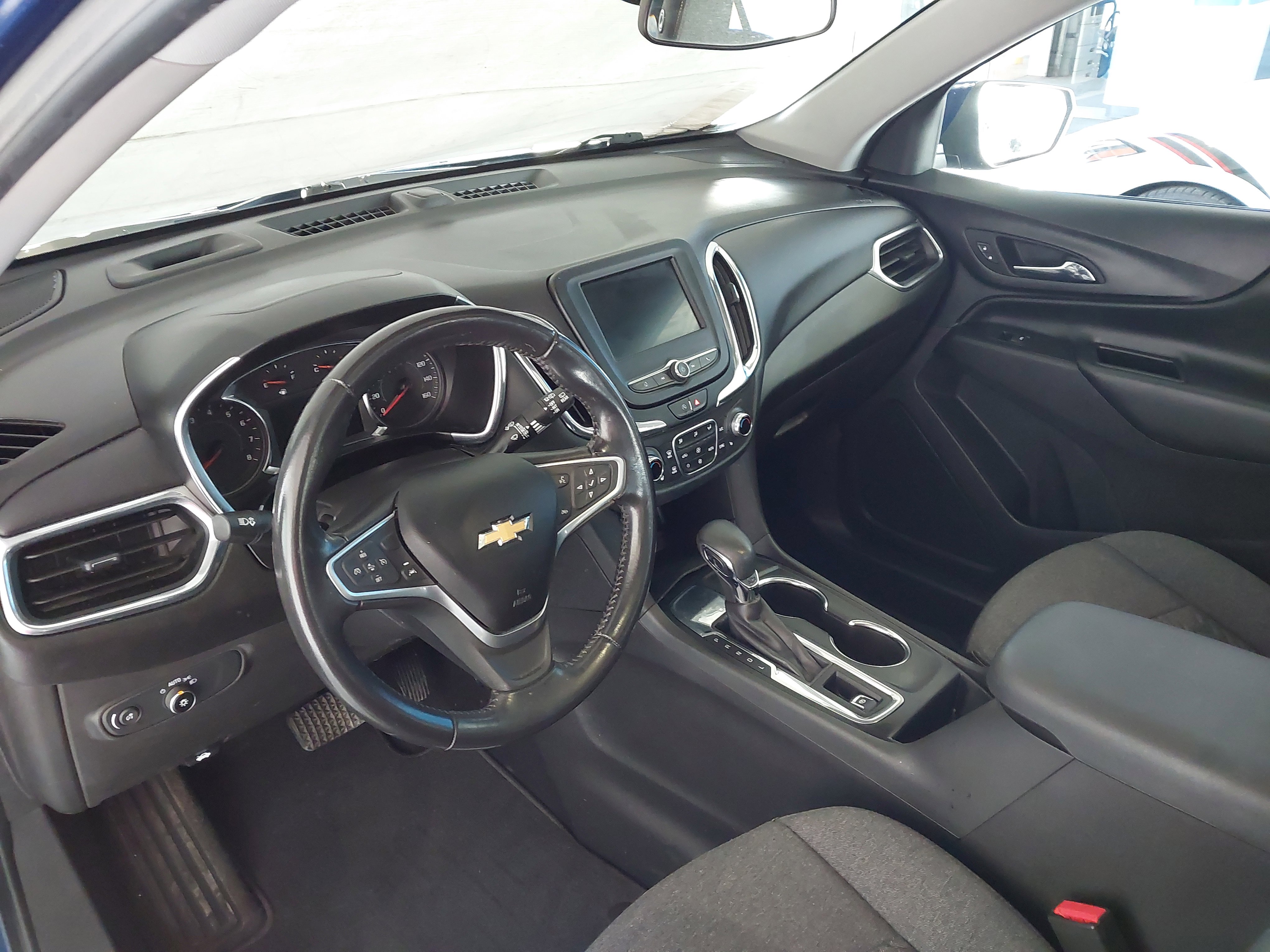 Used 2022 Chevrolet Equinox LT image 2