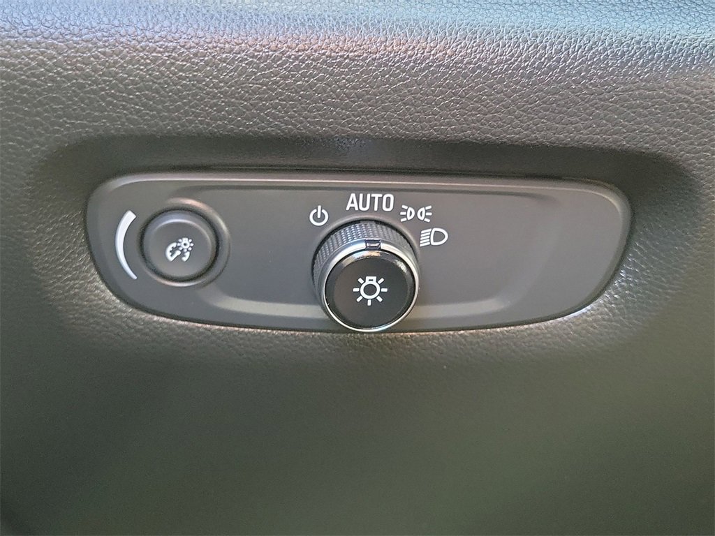 Used 2023 Chevrolet Traverse Premier w/ Redline Edition image 18