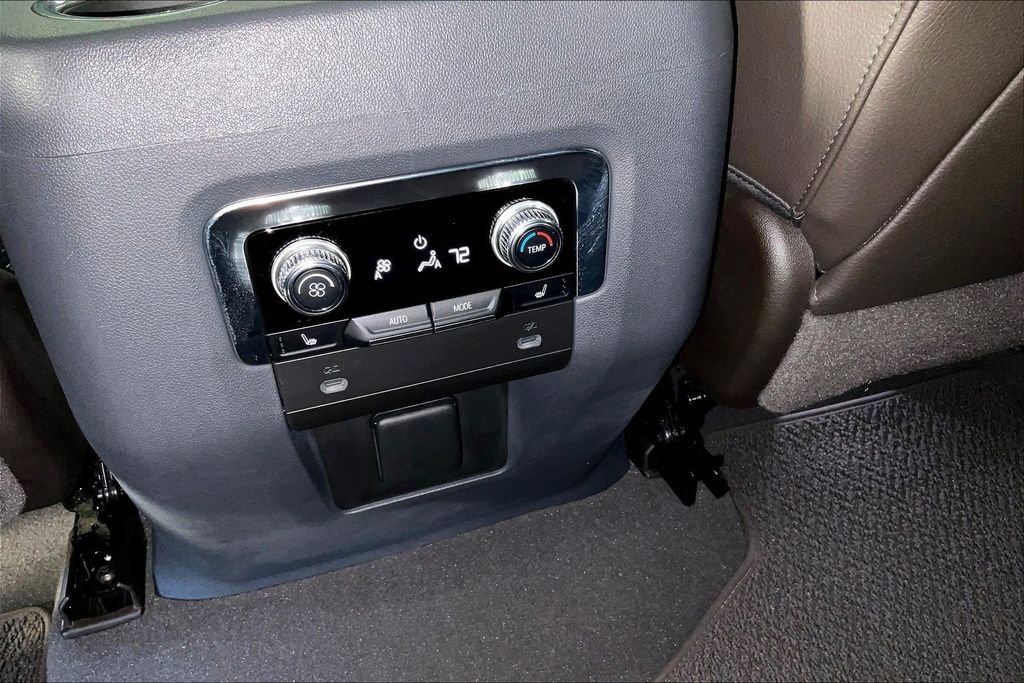 Used 2022 GMC Yukon Denali w/ Denali Premium Package image 34