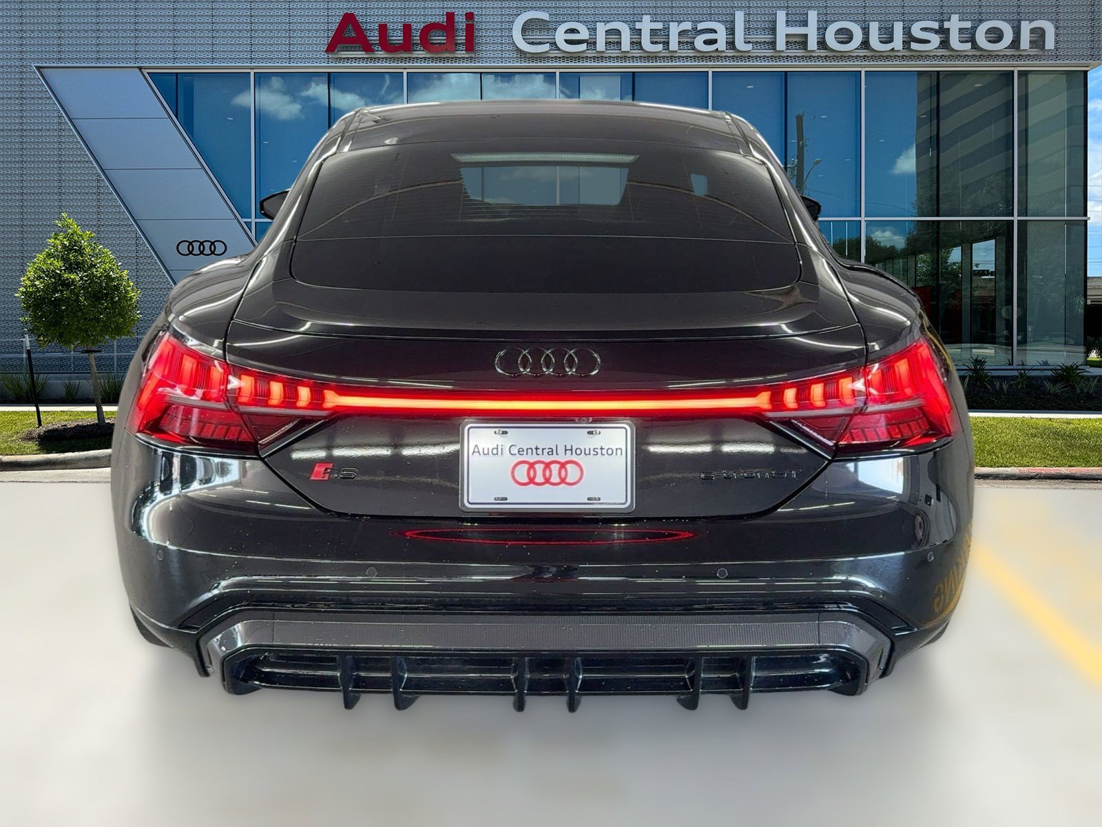 Used 2023 Audi RS e-tron GT w/ Carbon Performance Package image 10