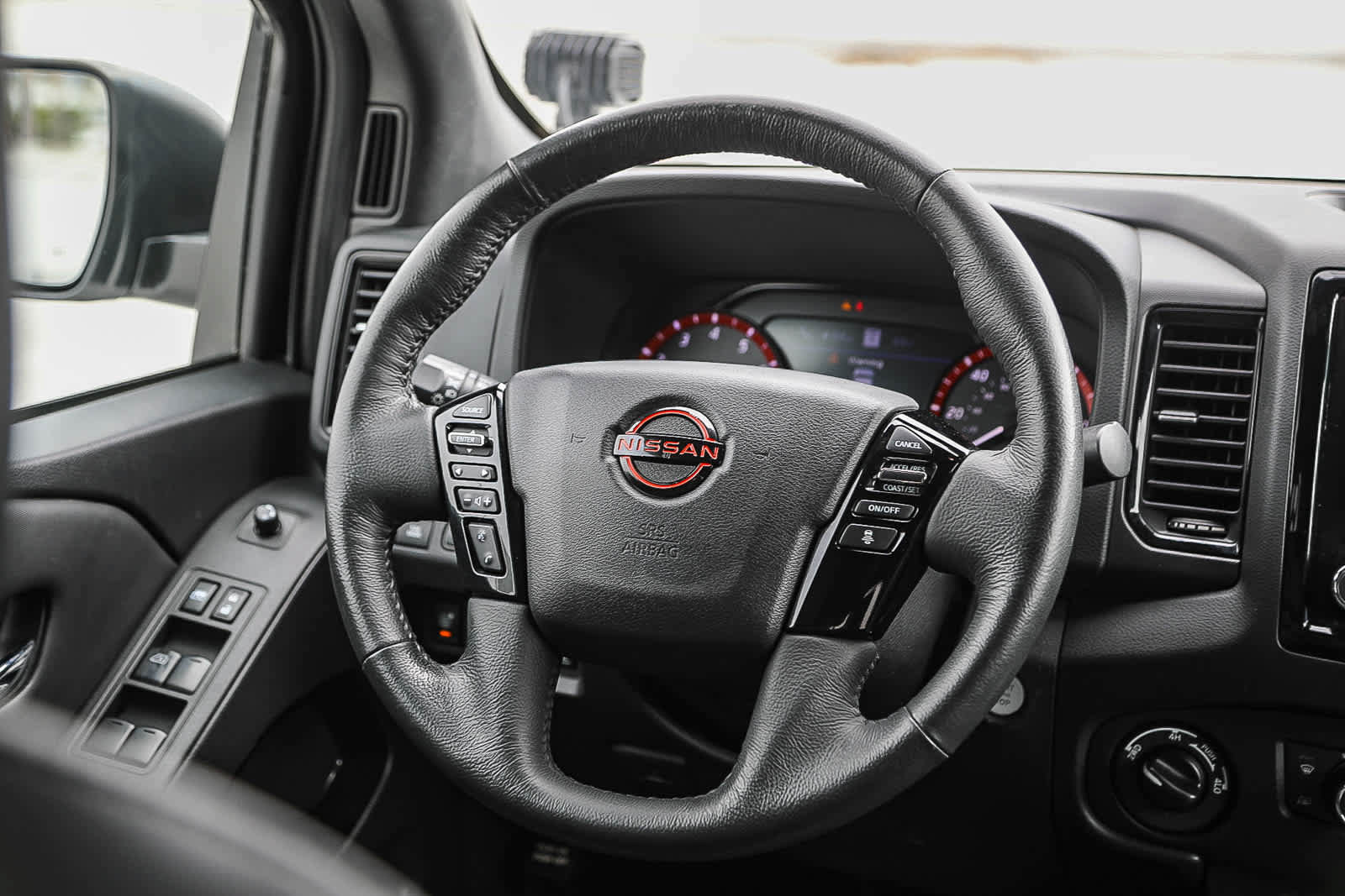 Used 2022 Nissan Frontier PRO-4X w/ Pro-4X Premium Package AWD/4WD image 15