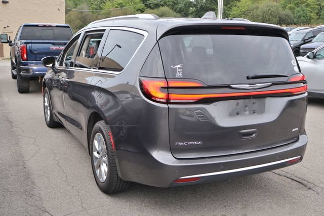 Used 2021 Chrysler Pacifica Touring-L w/ Uconnect Theater Family Group AWD/4WD image 3