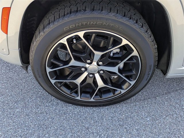 New 2024 Jeep Grand Cherokee Summit image 9