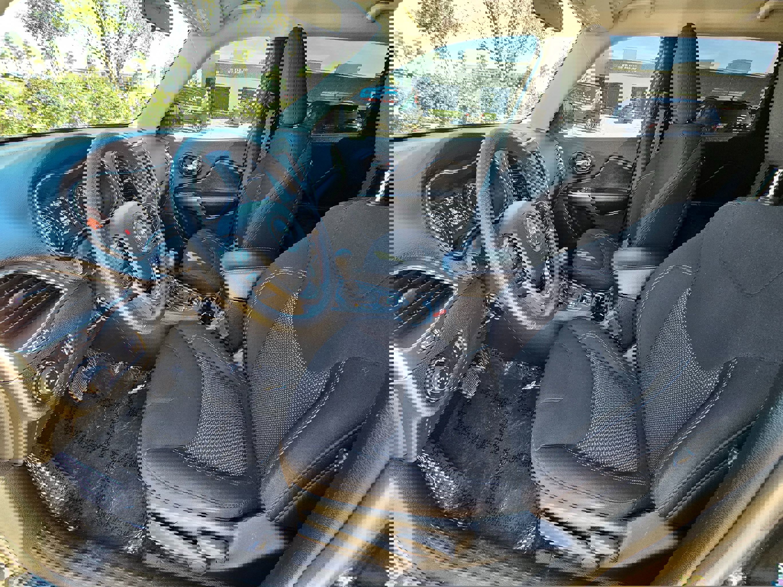 Used 2019 Jeep Cherokee Latitude w/ Popular Appearance Group image 16