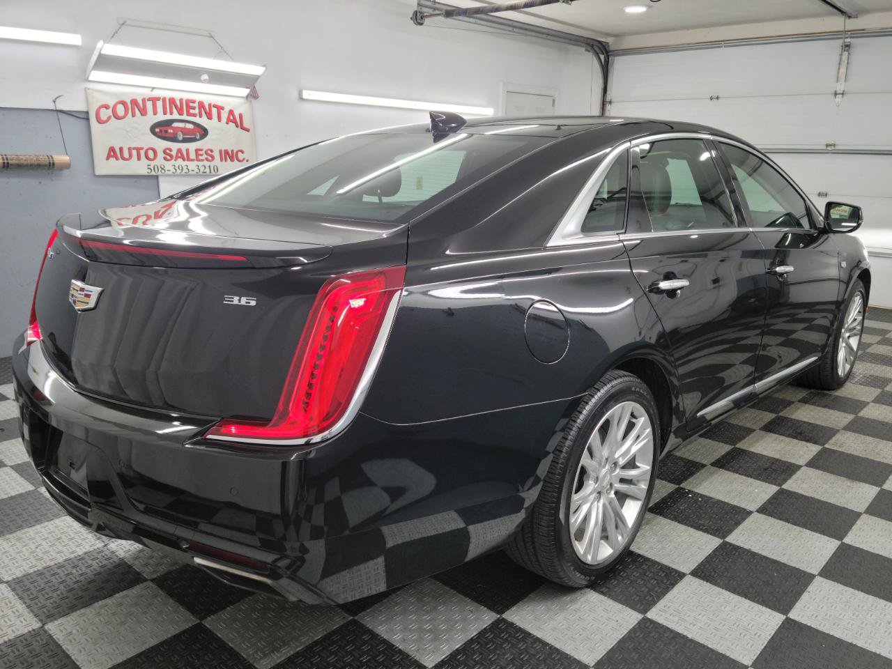 Used 2018 Cadillac XTS Luxury FWD image 4