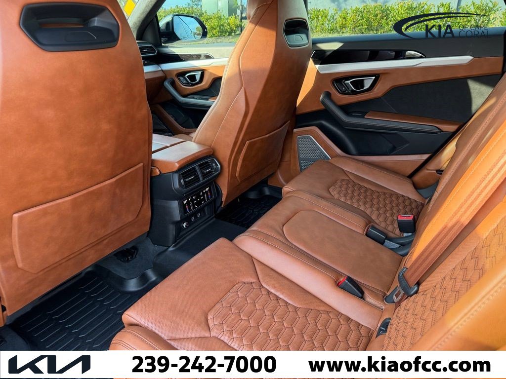 Used 2021 Lamborghini Urus image 9