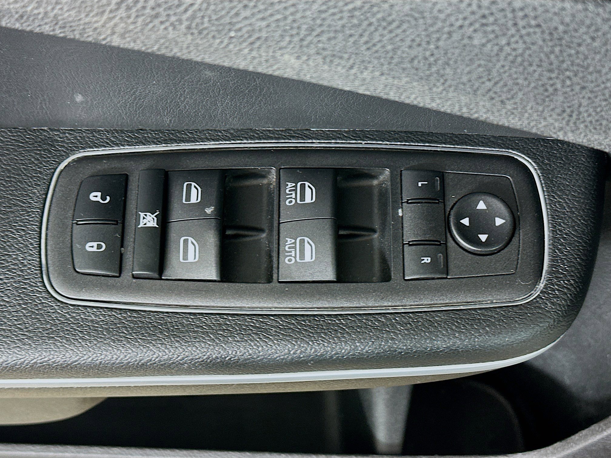 Used 2023 Chrysler 300 S RWD image 15