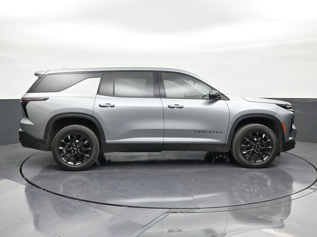 Used 2024 Chevrolet Traverse LS w/ Midnight/Sport Edition image 6