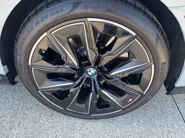 Used 2025 BMW 760i xDrive w/ Executive Package AWD/4WD image 9